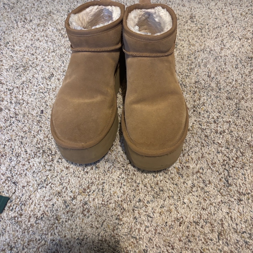 UGG Platform Tan with Cream Fur Lining